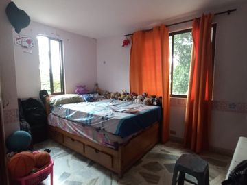 casa en venta en champagnat. Cod V17181