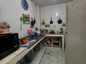 casa en venta en champagnat. Cod V17181