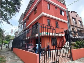 casa en venta en champagnat. Cod V17181