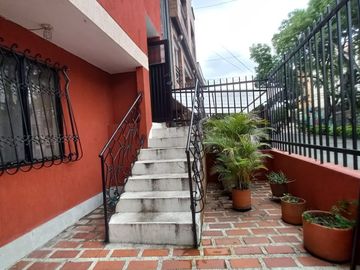 casa en venta en champagnat. Cod V17181
