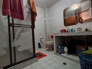 casa en venta en champagnat. Cod V17181