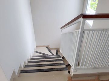 Rumah Mewah View Sawah Di Purwomartani Utara Bandara