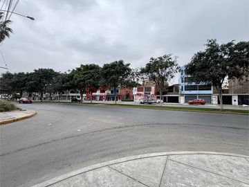 Se Vende Casa Como Terreno En Floresta Los Olivos