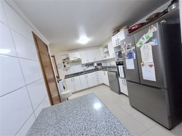 Departamento en venta de 3 dorm. Man Pato Lo Barnechea
