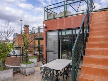 ALQUILER EXCLUSIVO TRIPLEX CON PILETA, DOS COCHERAS - BARRIO PARQUE