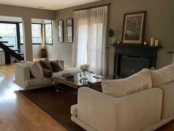 ALQUILER EXCLUSIVO TRIPLEX CON PILETA, DOS COCHERAS - BARRIO PARQUE