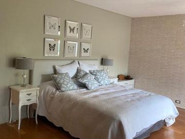 ALQUILER EXCLUSIVO TRIPLEX CON PILETA, DOS COCHERAS - BARRIO PARQUE