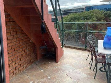 ALQUILER EXCLUSIVO TRIPLEX CON PILETA, DOS COCHERAS - BARRIO PARQUE