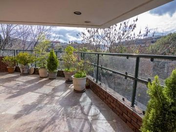 ALQUILER EXCLUSIVO TRIPLEX CON PILETA, DOS COCHERAS - BARRIO PARQUE