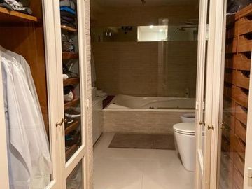 ALQUILER EXCLUSIVO TRIPLEX CON PILETA, DOS COCHERAS - BARRIO PARQUE