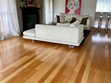 ALQUILER EXCLUSIVO TRIPLEX CON PILETA, DOS COCHERAS - BARRIO PARQUE
