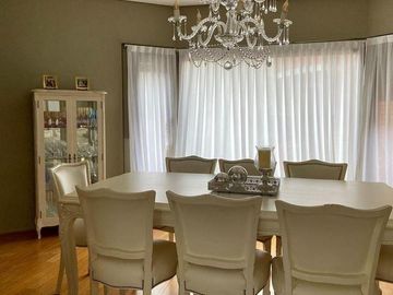 ALQUILER EXCLUSIVO TRIPLEX CON PILETA, DOS COCHERAS - BARRIO PARQUE