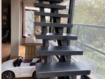 ALQUILER EXCLUSIVO TRIPLEX CON PILETA, DOS COCHERAS - BARRIO PARQUE