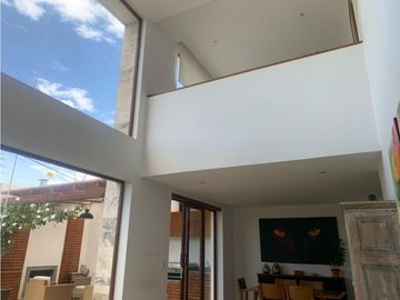 VENDO HERMOSA CASA EN QUITO SECTOR TUMBACO