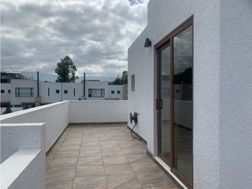 VENDO HERMOSA CASA EN QUITO SECTOR TUMBACO