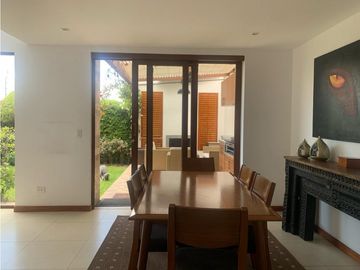 VENDO HERMOSA CASA EN QUITO SECTOR TUMBACO