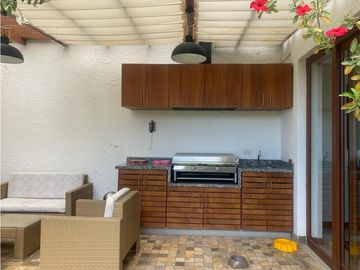 VENDO HERMOSA CASA EN QUITO SECTOR TUMBACO