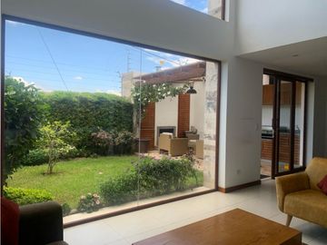 VENDO HERMOSA CASA EN QUITO SECTOR TUMBACO