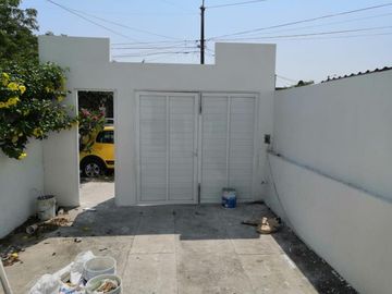 Casa en Rio Medio 3 recien remodelada. Cochera cerrada