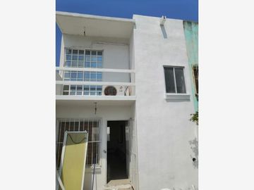 Casa en Rio Medio 3 recien remodelada. Cochera cerrada