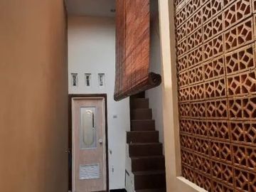 Rumah Baru Siap Huni 2 Lantai SHM di Mojosari Dekat Polres Mojokerto