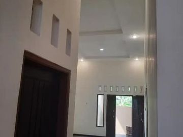 Rumah Baru Siap Huni 2 Lantai SHM di Mojosari Dekat Polres Mojokerto