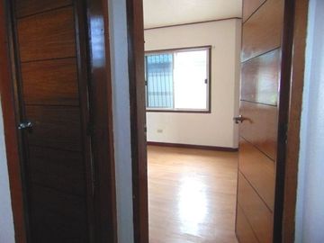 Semi-Furnished 3 Bedrooms Apartment in Banilad Cebu City