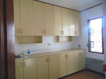 Semi-Furnished 3 Bedrooms Apartment in Banilad Cebu City