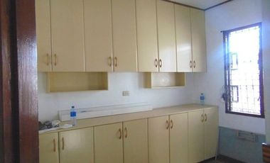 Semi-Furnished 3 Bedrooms Apartment in Banilad Cebu City