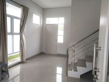 Rumah Nuansa Villa Lokasi di Jalan Utama Wisata Lembang