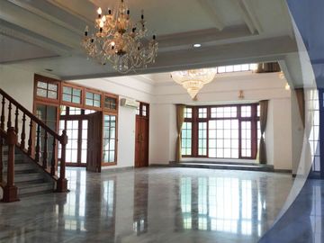 Rumah Mewah, Area Elite Menteng, Jalan Maluku, Jakarta Pusat