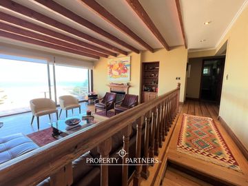 Casa con espectacular vista al mar