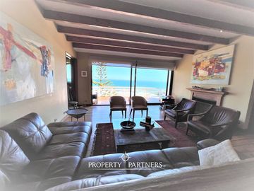 Casa con espectacular vista al mar