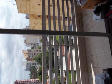 Edificio nuevo! 2 amb., 60 mts propios divisible en 3, con amplias fac! Apto credito bancos,.Posesion ya! balcon con parrilla propia, opcion cochera