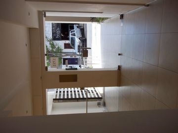 Edificio nuevo! 2 amb., 60 mts propios divisible en 3, con amplias fac! Apto credito bancos,.Posesion ya! balcon con parrilla propia, opcion cochera