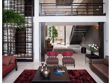 ESPECTACULAR CASA AMOBLADA DE VENTA, CON PISCINA, EN URB. EXCLUSIVA CUMBAYA (Sector Colegio Menor)