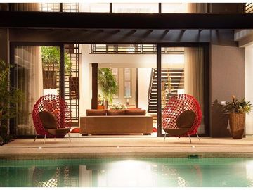 ESPECTACULAR CASA AMOBLADA DE VENTA, CON PISCINA, EN URB. EXCLUSIVA CUMBAYA (Sector Colegio Menor)