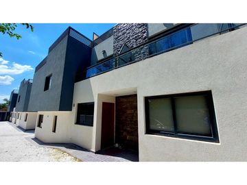 VENTA TRIPLEX A ESTRENAR EN HOUSING BARRIO SANTA RITA VILLA CARLOS PAZ
