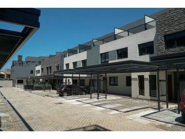 VENTA TRIPLEX A ESTRENAR EN HOUSING BARRIO SANTA RITA VILLA CARLOS PAZ