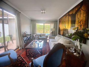 Casa en Venta en AMPLIO JARDÍN CON PISCINA..