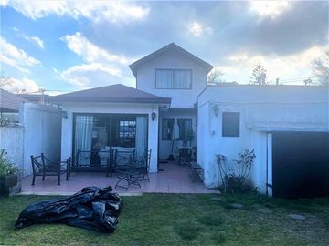 Casa en Venta en AMPLIO JARDÍN CON PISCINA..