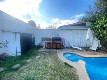 Casa en Venta en AMPLIO JARDÍN CON PISCINA..