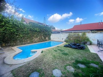 Casa en Venta en AMPLIO JARDÍN CON PISCINA..