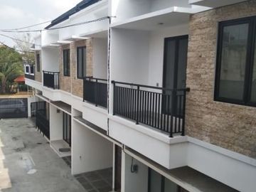 Rumah minimalis ekonomis siap huni kayu putih