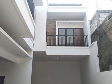 Rumah minimalis ekonomis siap huni kayu putih