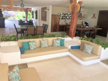 Casa Sola en El Podrido, Acapulco de Juárez, Guerrero CAEN-Er-922-Cs