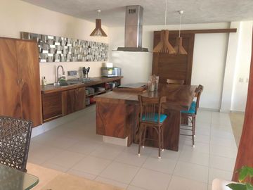 Casa Sola en El Podrido, Acapulco de Juárez, Guerrero CAEN-Er-922-Cs