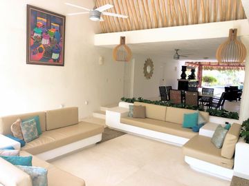 Casa Sola en El Podrido, Acapulco de Juárez, Guerrero CAEN-Er-922-Cs