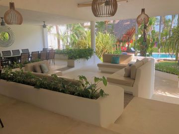 Casa Sola en El Podrido, Acapulco de Juárez, Guerrero CAEN-Er-922-Cs