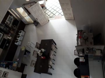 Rumah Nginden Intan Barat Surabaya
